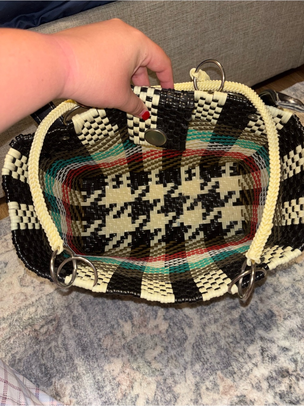 Hand woven purse - Picture 5 of 5